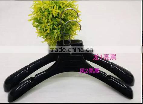 C Colorful Plastic Bulk Clothes Hangers