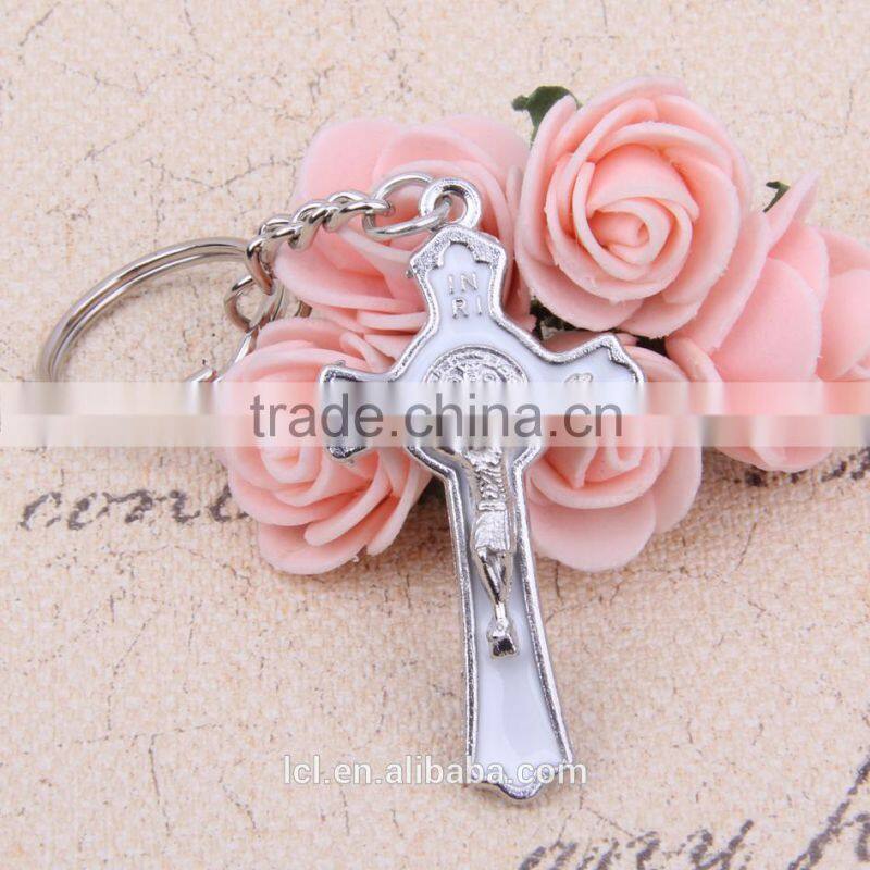 2016 new design wholesale key chain St. Benedict metal crucifix key chain Black & white cross key holder