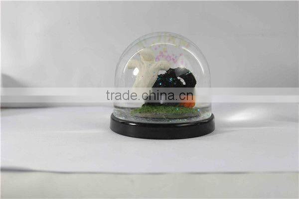 Plastic pumpkin halloween snow globe