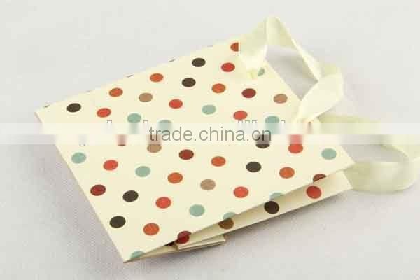 Shopping Paper Bag with Heart pattern/Printed Foldable Gift Bag