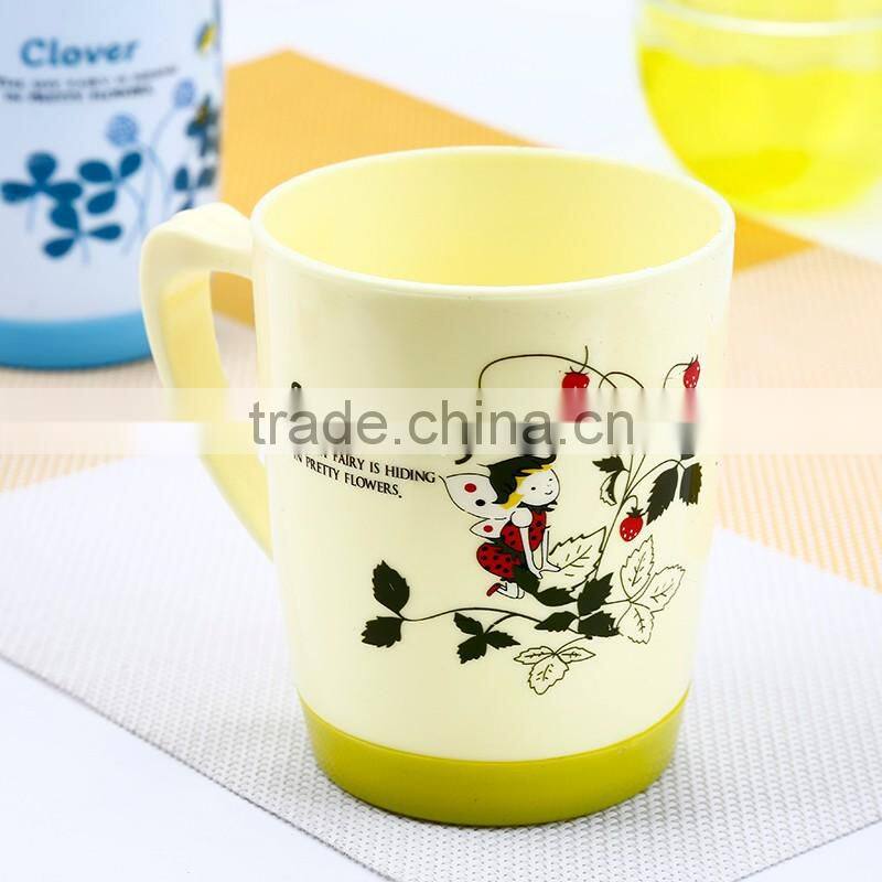 Good quality popular fashional style plastic food grade material cartoon imprint tumbler cups