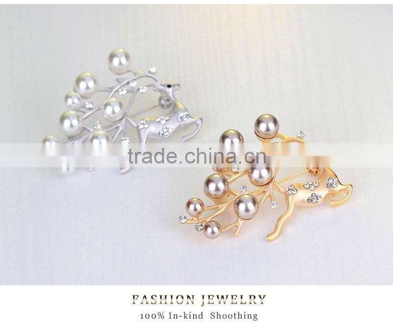 Christmas Pearl Crystal Pin Brooch Reindeer Stag Buck Deer Costume Jewelry Silver/Gold Tone