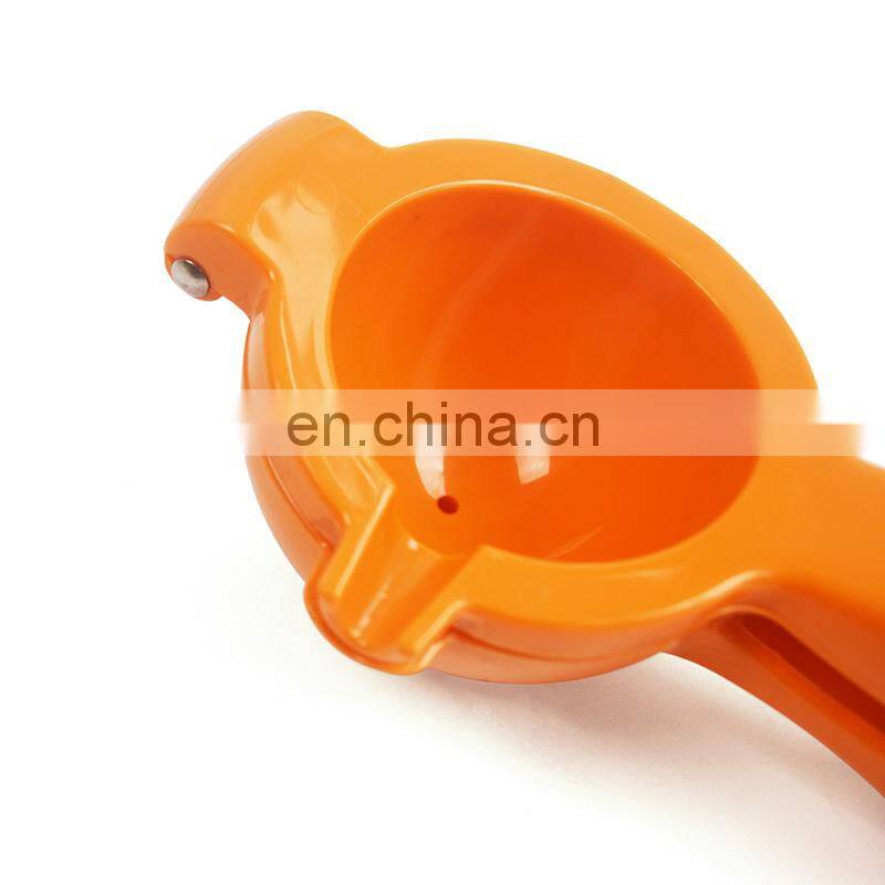 Wholesale Kitchen Accessories Food Grade Plastic Lemon Squeezer Fruit Tool