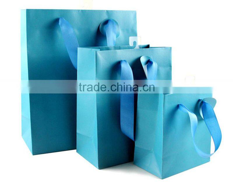 Manufacturer wholesale custom paper shopping packaging gift bags with handles