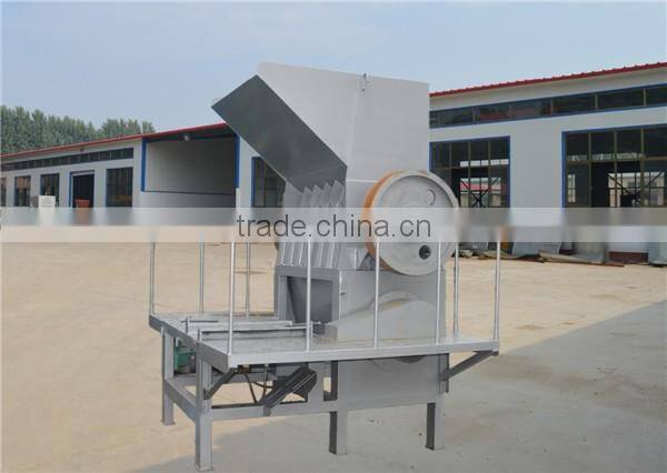 PLASTIC BOTTLE CRUSHING MACHINE WITH CLAW BLADES