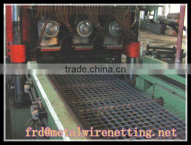 2015 trade assurance 100% steel grating making machine