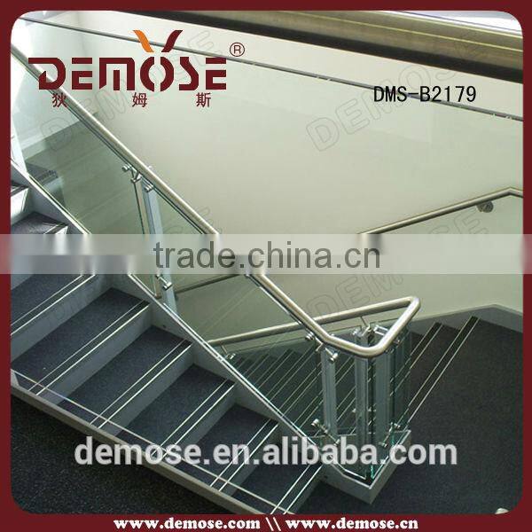 modern interior baluster/removable stair handrail