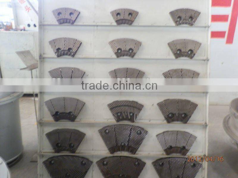 Refiner disc for paper machine