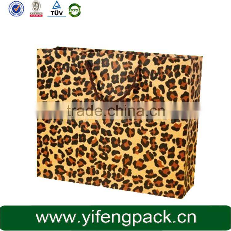 Customized High Quality And Fancy Printed Christmas Paper gift Bag with handles