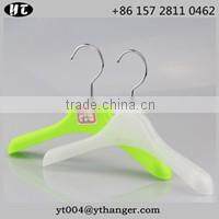 pink plastic hanger with rubber coated for high end clothes