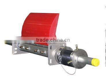 conveyor belt cleaner with belt cleaner blade and UHMW bushings