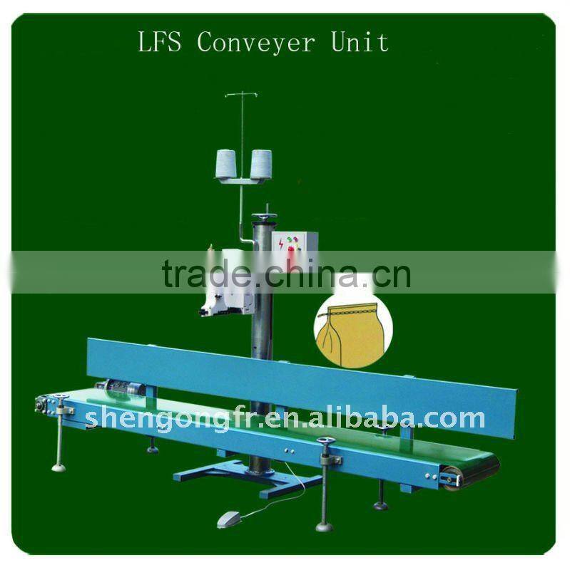 conveyor delivery unit and bag closer sewing machine