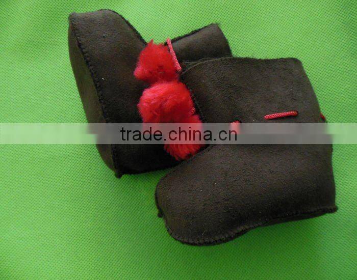 baby winter shoes with plush balls