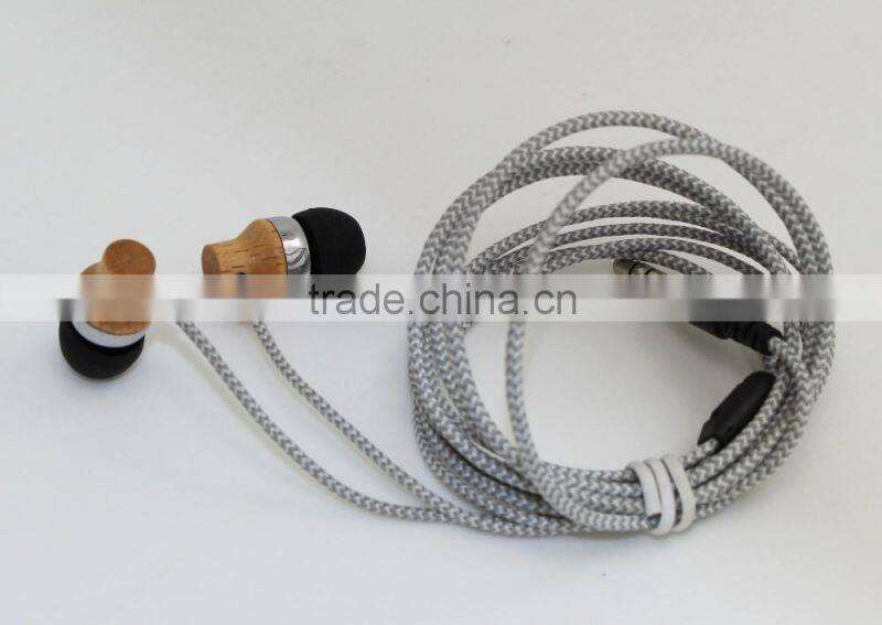WOOD!latest! wired wood earphones competitive price in ear earbuds stereo Shenzhen factory