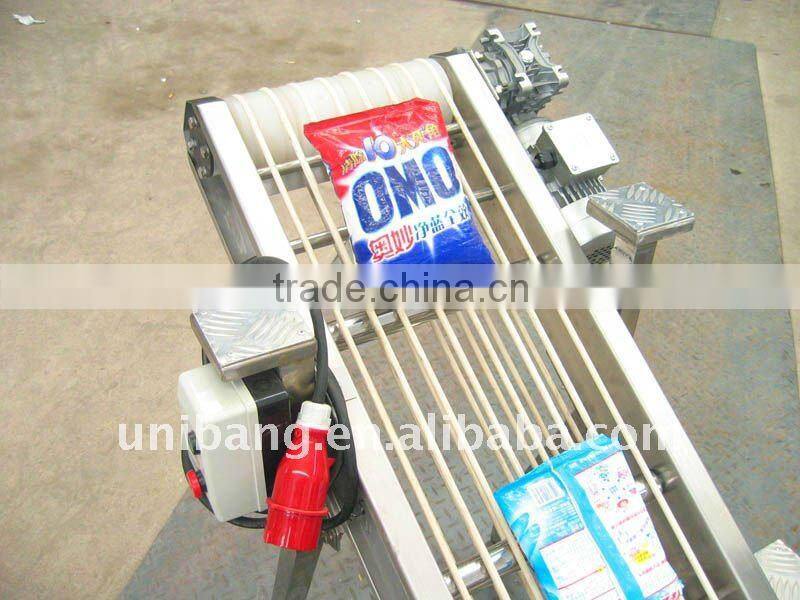 Feed out packing conveyor for packing machine