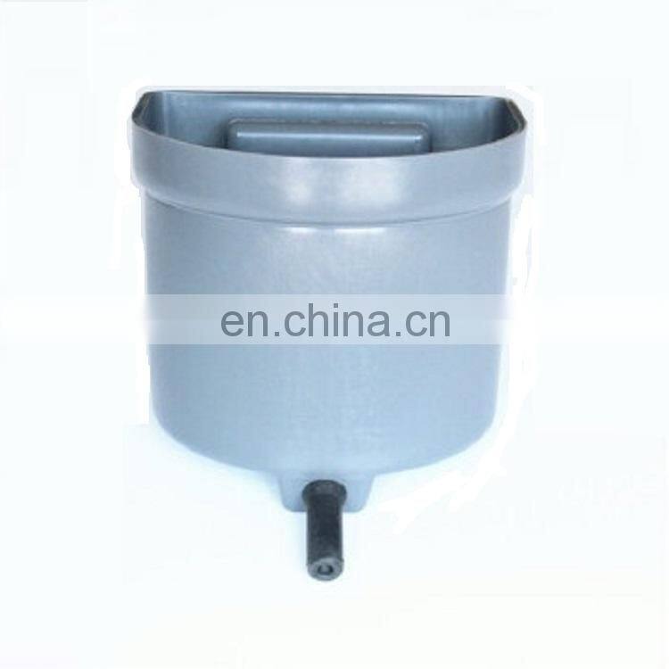 Factory sale 4L plastic calf feeding bucket milk feeder with teats