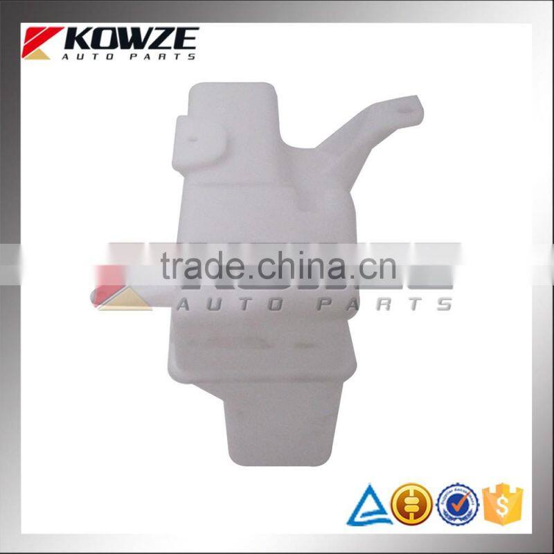 Auto Parts Windshield Washer Tank For Mitsubishi DELICA CV4W Outlander CW4W CW5W CW6W CW8W 8260A094