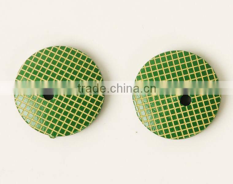 2 Holes Fancy Green Wooden Buttons with Figure Engraved On in High Class
