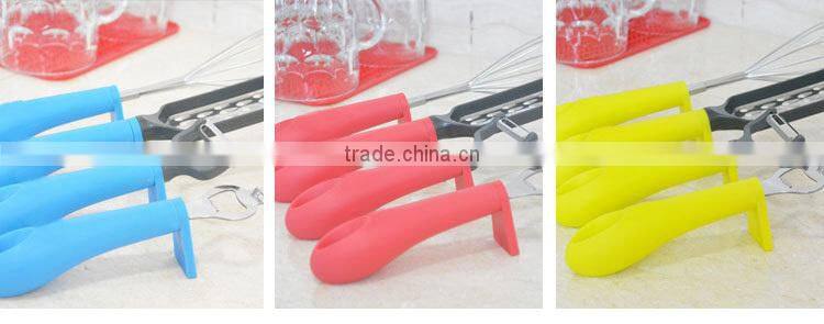 Fashion Eco-friendly Stainless steel with pp handle Kitchen Accessoriess Holder/Bottle Opener/egg Whisk 4PCS Dinnerware Set