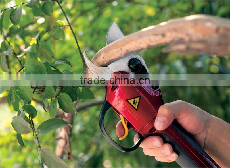 Electric garden pruner