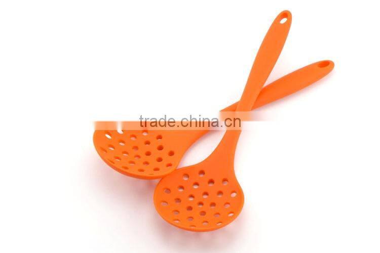 High Temperature Resistant Long Handle Silicone Colander