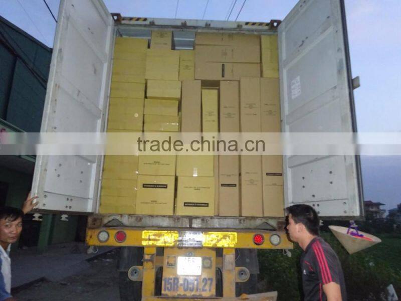 High quality best selling eco friendly Natural Rubberwood Cutting Board with handle from Viet Nam
