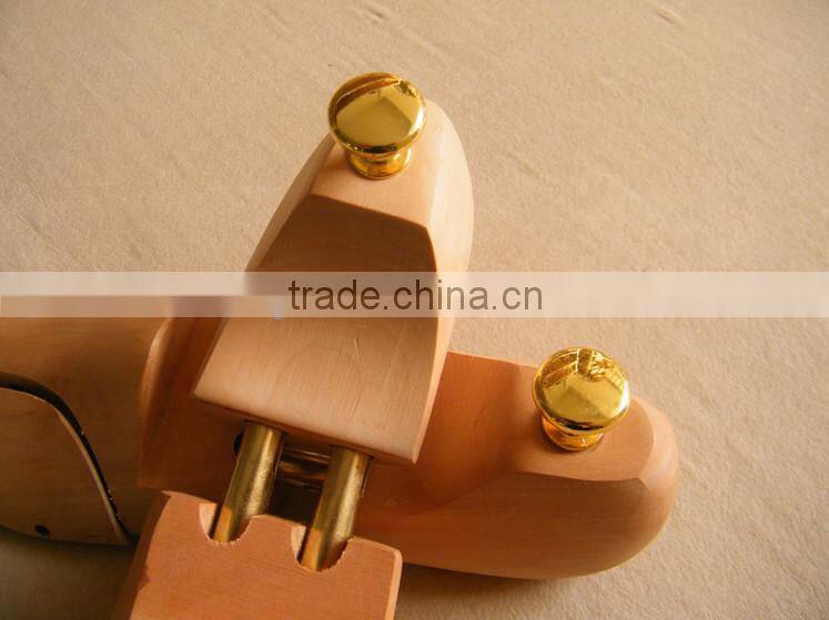 adjustable wooden shoe stretcher/cedar shoe tree