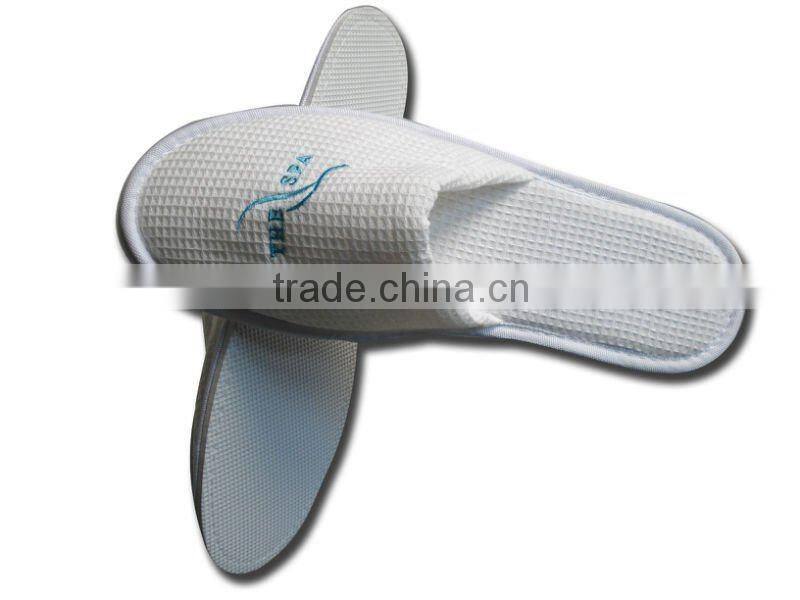 diamond waffle closed toe hotel slipper