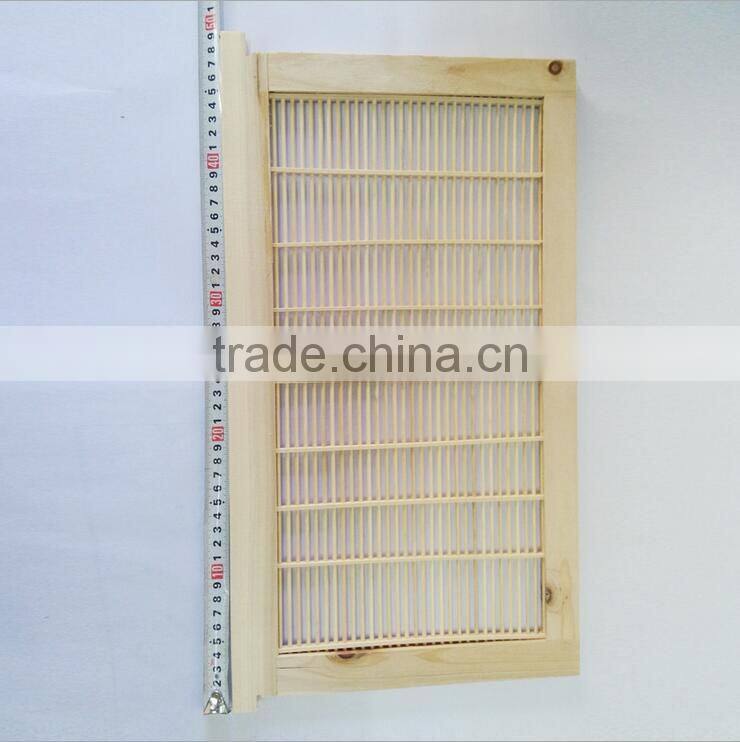 Beekeeping Equipment queen excluder Apis Mellifera / Italian Bee Vertical Queen Excluder For Beekeeper
