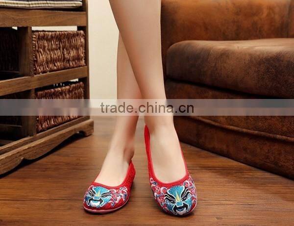 Women Casual Slip on Old Beijing Lace Shoes Chinese Opera Mask Embroidered Ladies Cotton Flats Good Quality No logos