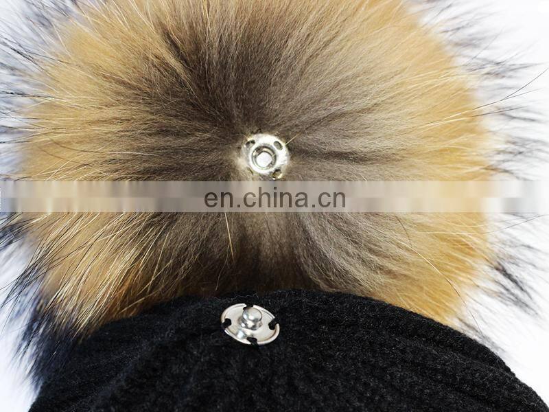 Hot China Supplier Knitted Kids Caps with Raccoon Fur Pompoms Christmas Hats