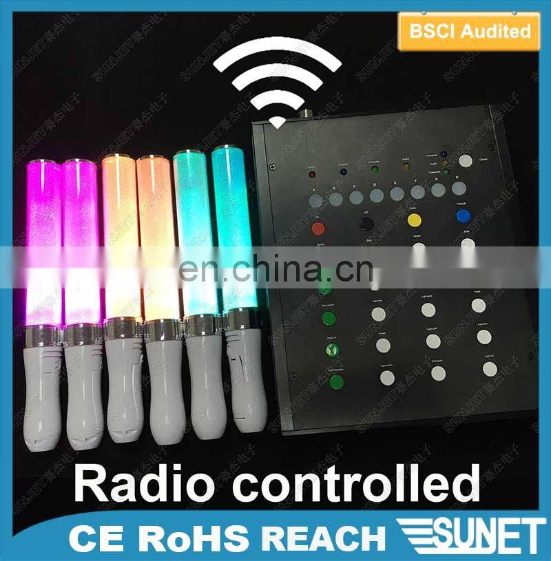Concert battery operated color change controlled led glowsticks flashing cheering stick