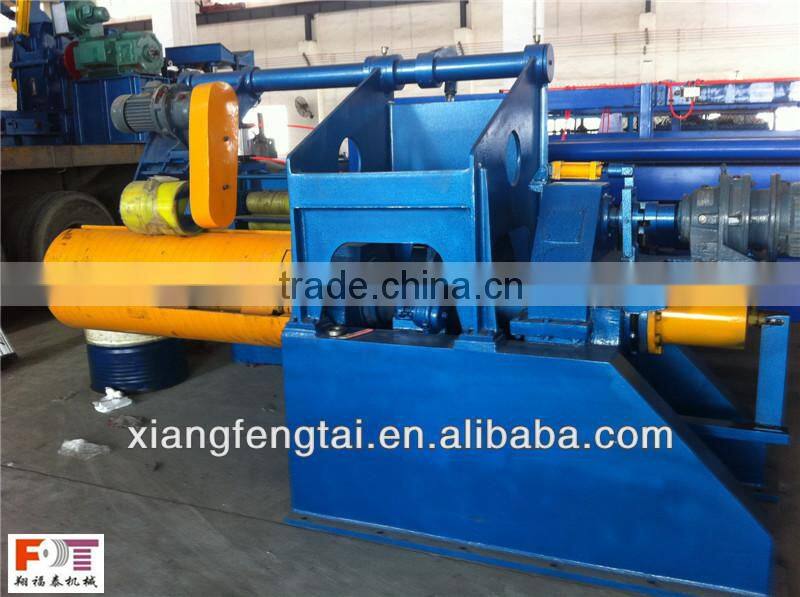 Decoiling and straightening machine