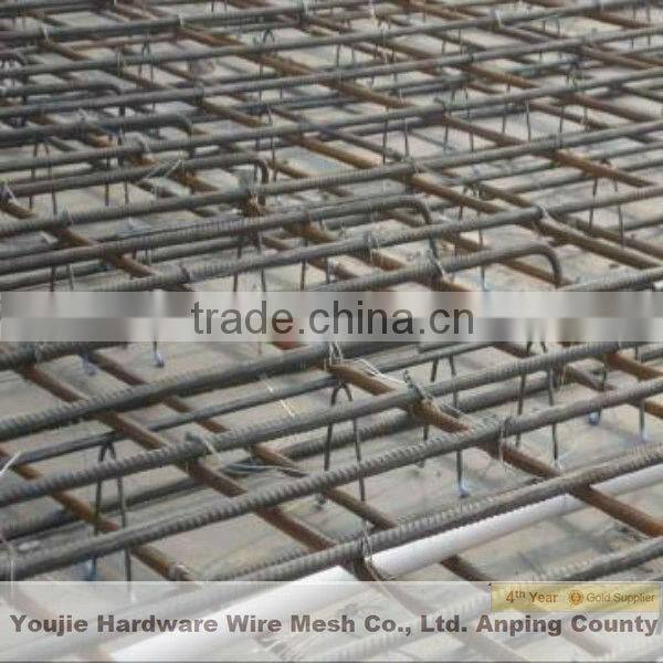 (building material) metal stirrup