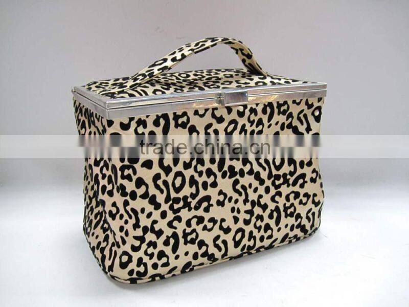Guangdong handbag factory ladies cosmetic bag clutch case