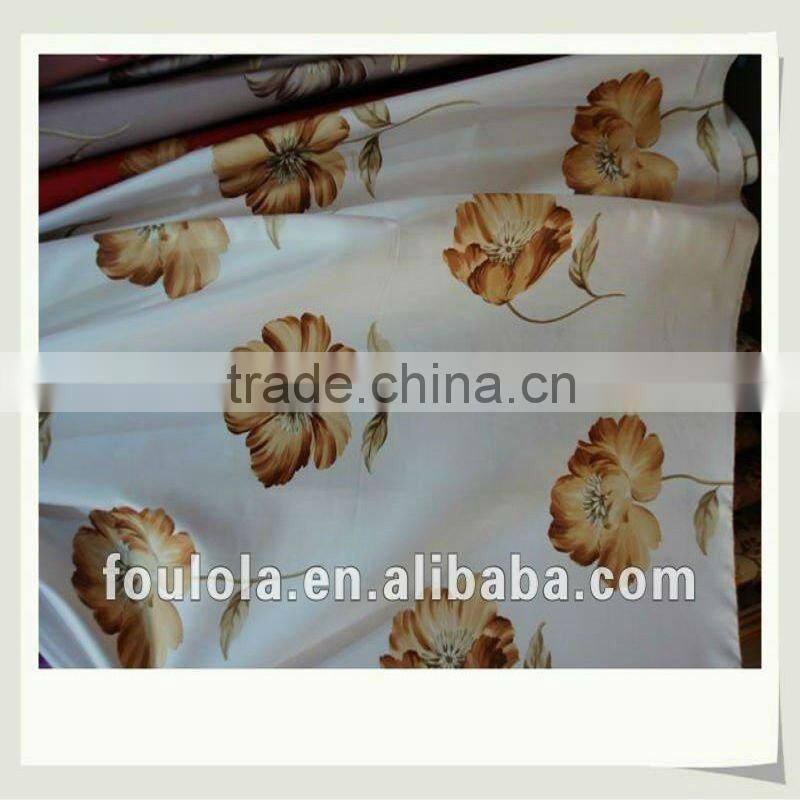 Polyester Printed Red and White Curtains Matching Bedding