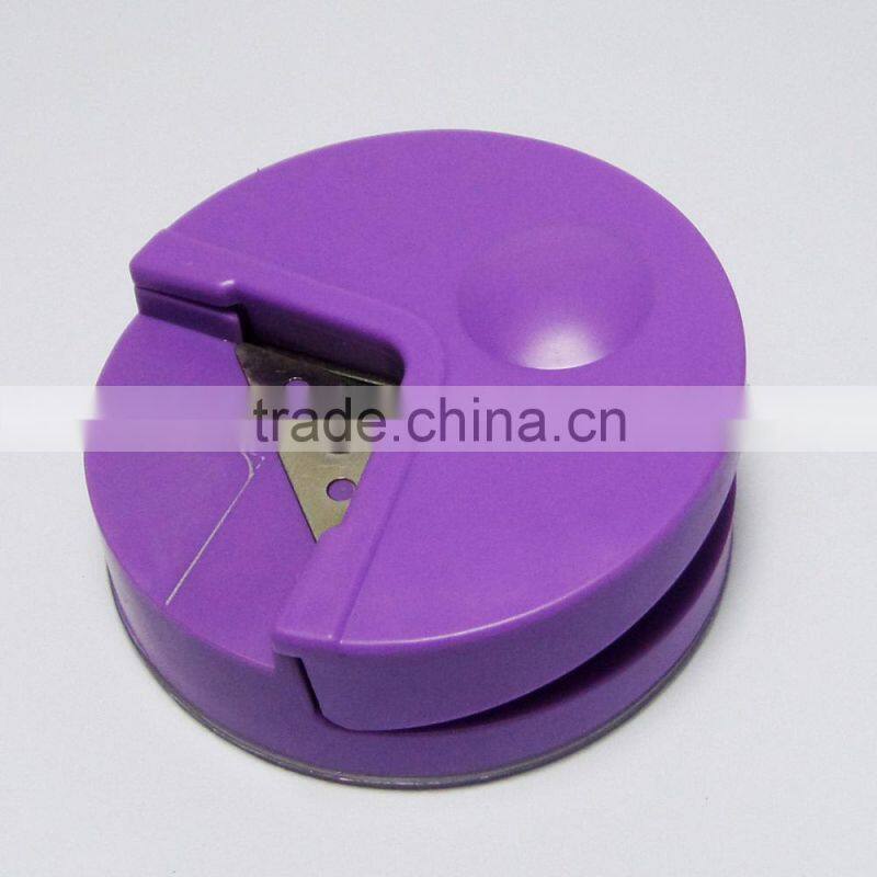 Quality 7cm manual plastic round corner cutter
