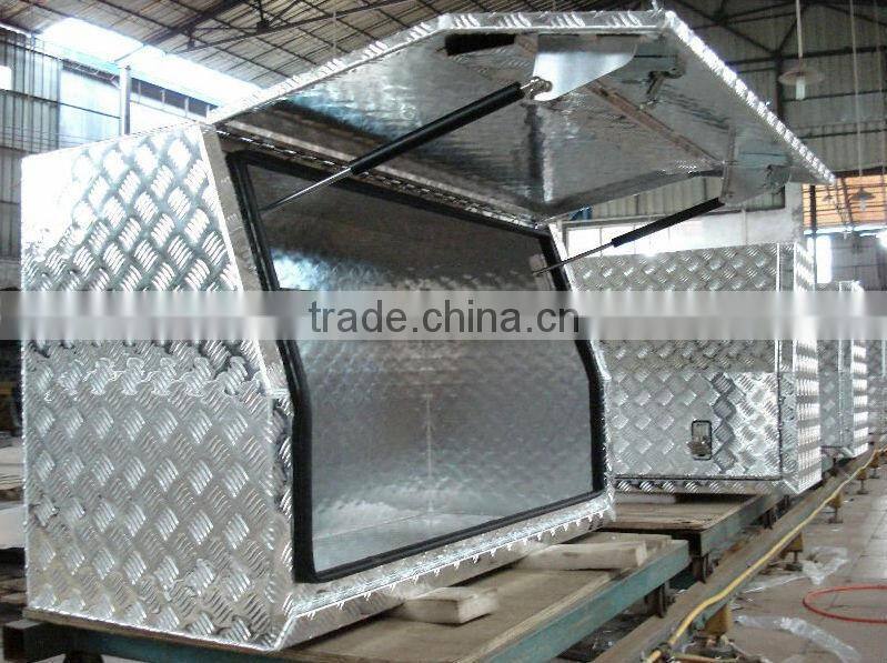Aluminum tool box