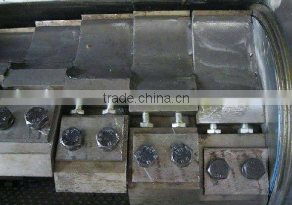 Waste plastic crushing machine