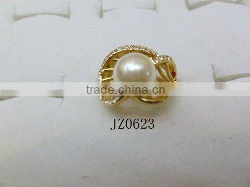 gold finger flower shape pearl ring