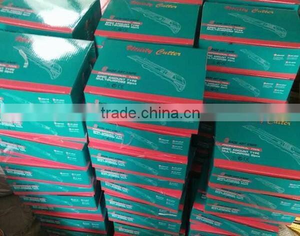 high quality double 18mm blades co-molded safety cutter knife