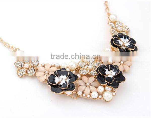 New Russia Style Flower Choker Collar Vintage Pendant Statement Necklace Women Necklaces & Pendants Fashion Necklaces for Women