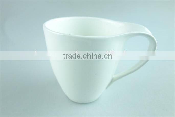 cheap porcelain mug with good shape and handle