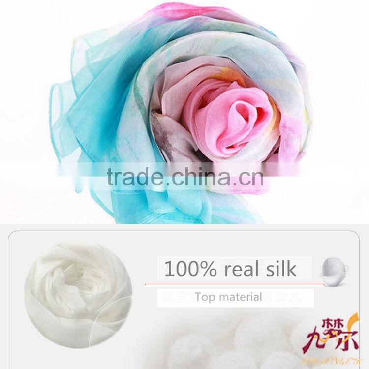 Beautiful and comfortable square head silk scarf