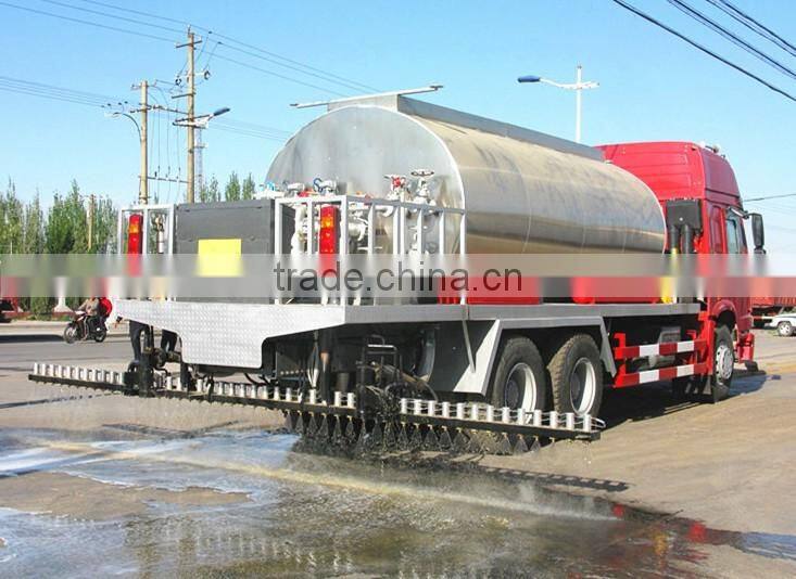 SINOTRUK HOWO 14ton asphalt pavement distributor truck for sale