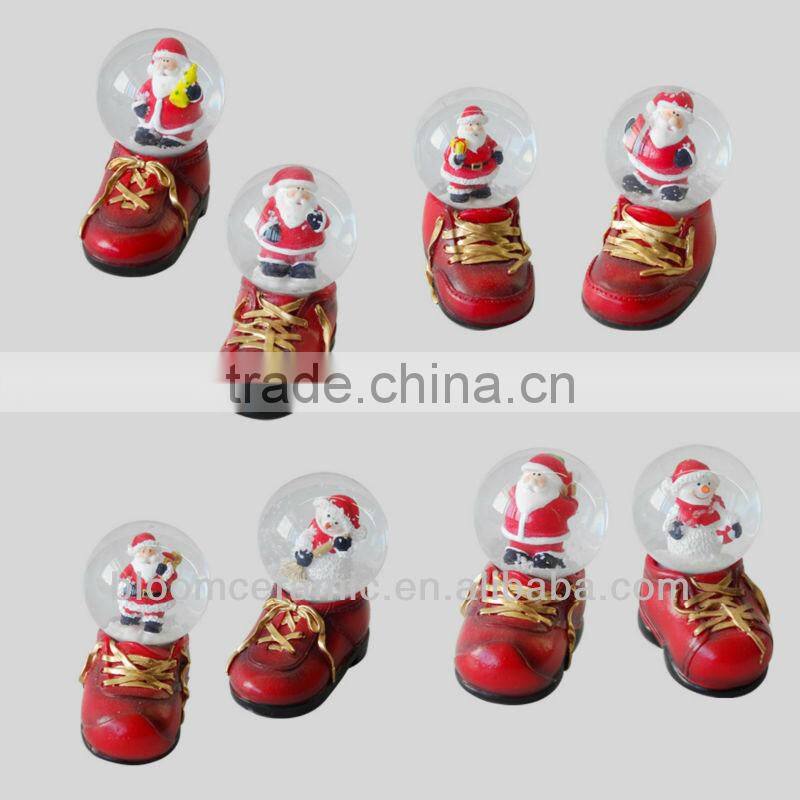 Hot selling christmas decorative resin water globe