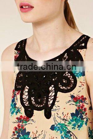 12TT054 Summer New Design Embellished Neck Printed Top