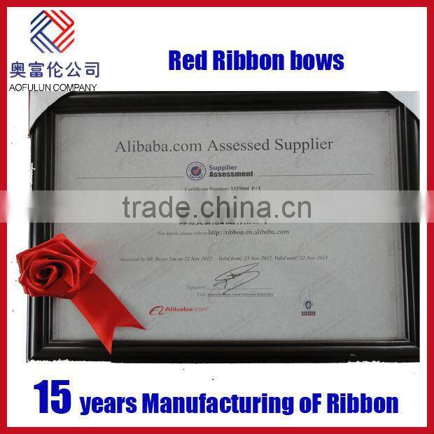 Red mettlic ribbon bows