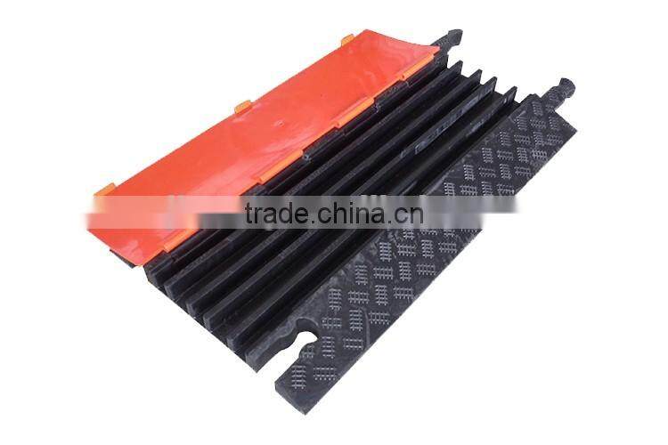 Lower Factoty Price 915*550*53mm Soft Flexible Heavy Duty 5 Channels Rubber Cable Cover Protection