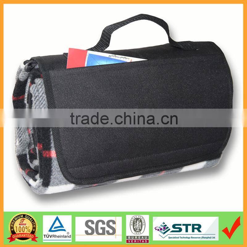 3-ply Quilted Foldable Outdoor Waterproof Nylon Beach Picnic Blanket Emergency Blanket Tote Park Mat